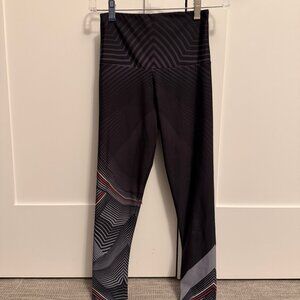 Onzie Graphic Leggings Size XSmall